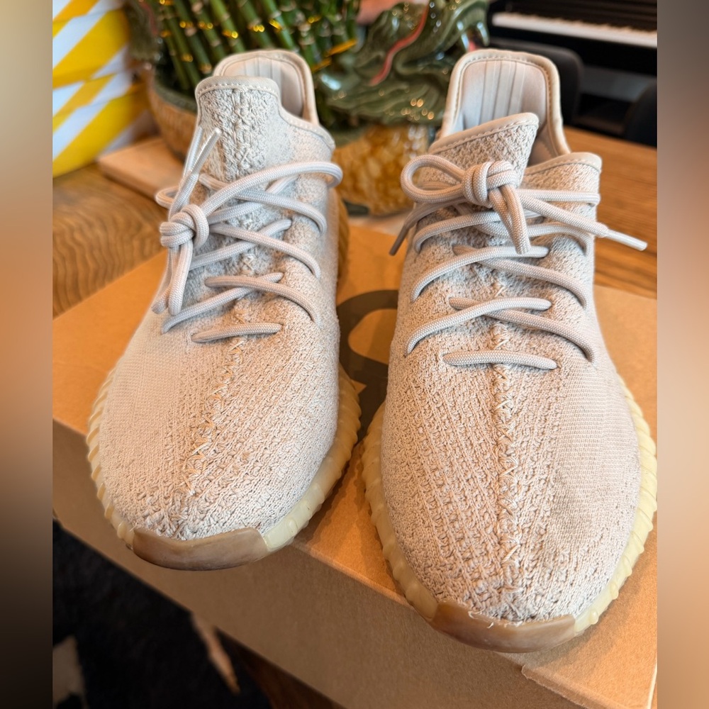 YEEZY MENS BOOST 350 V2